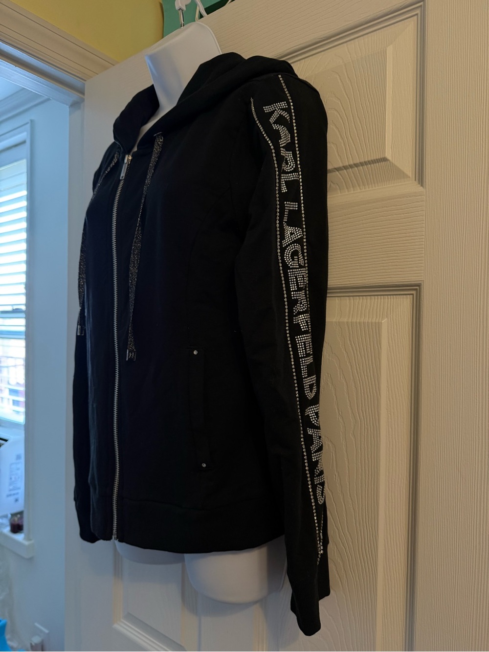 🖤 Carla Garfield Black Hoodie Sweater – Size Medium - Picture 6 of 9